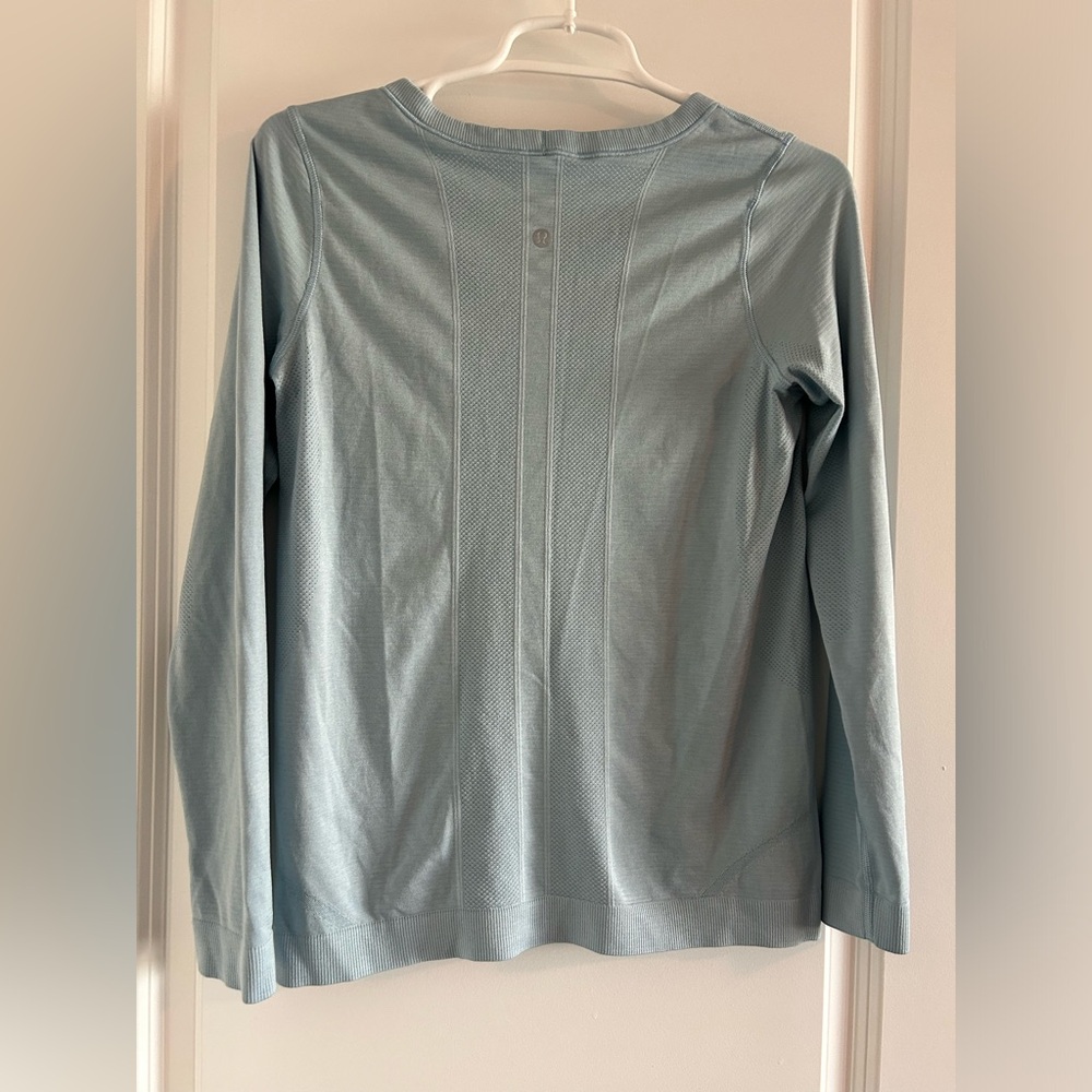 LULULEMON ATHLETICA • Long Sleeve Breathable Top • S/M - Picture 2 of 6